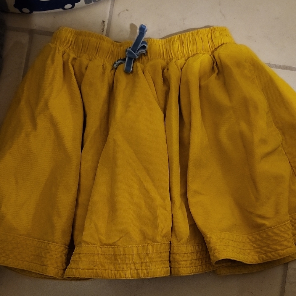 Mini Boden Yellow Skirt with Floral Accents And Pockets Girl's Size 8-9 Year